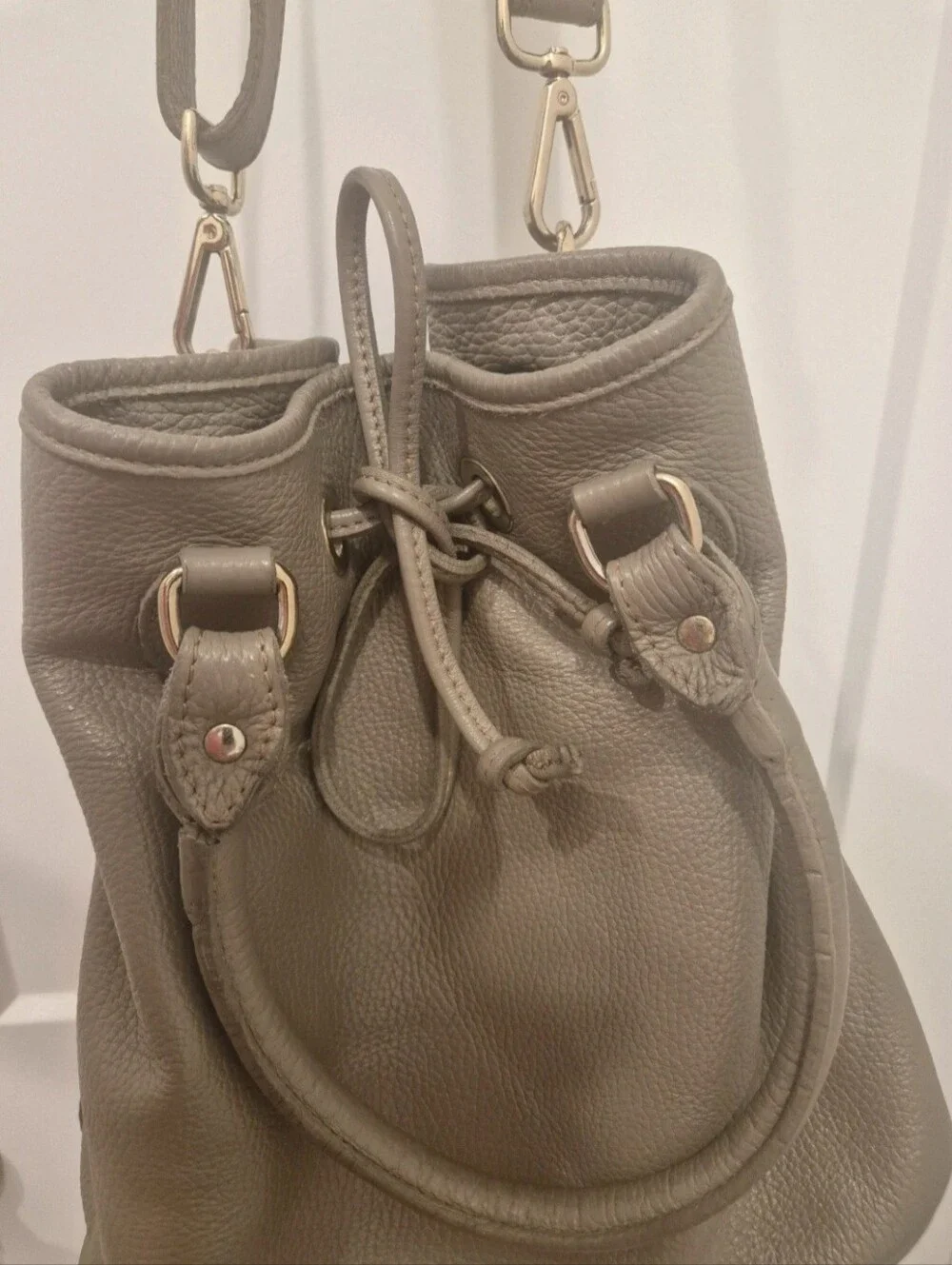 Liz Claiborne Italian Leather Tote Shoulder Bag Taupe Carryall.